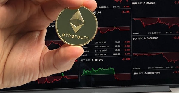 bitcoin dips before rapid market analysis